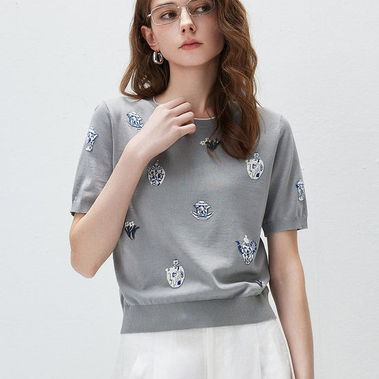 COMOBOCA Women's Knit Top with Porcelain Embroidery