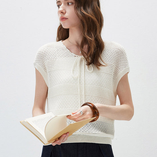 COMOBOCA Cloudy Women's Tie-Neck Textured Knit Cap Sleeve Top