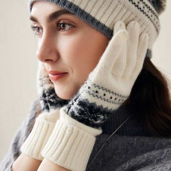 COMOBOCA 100% Cashmere Soft Knit Gloves with Nordic Design