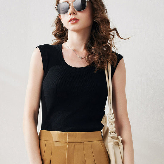 COMOBOCA Black Women's Ribbed V-Neck Tank Top