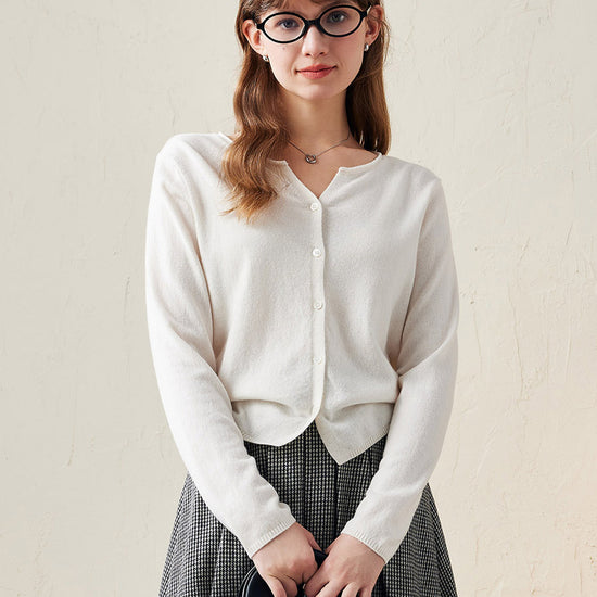 COMOBOCA White 100% Wool Women's V-Neck Button Up Cardigan