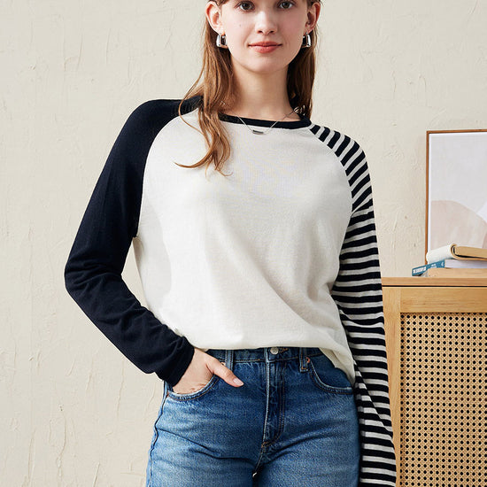 COMOBOCA White 100% Wool Women's Striped Sleeve Contrast Knit Worsted Sweater