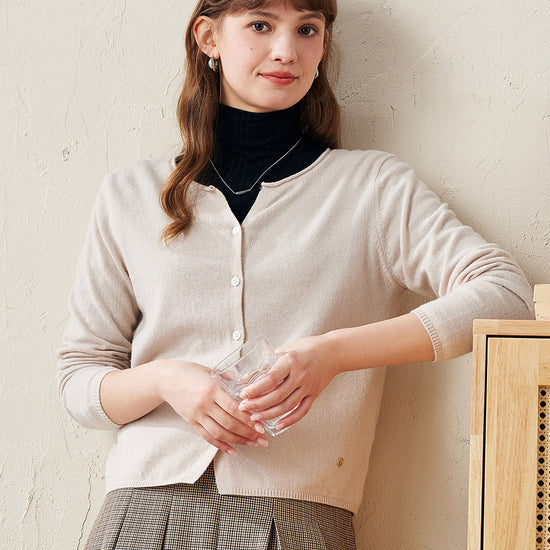 COMOBOCA Beige 100% Wool Women's V-Neck Button Up Cardigan