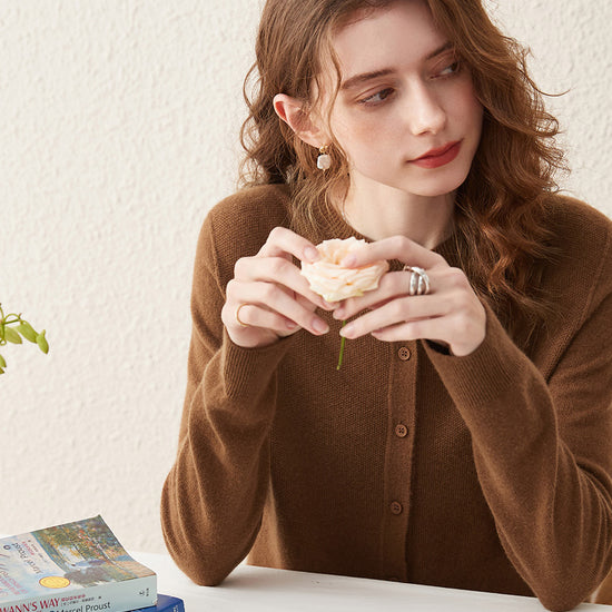 COMOBOCA 100% Wool Women's Round Neck Knit Cardigan