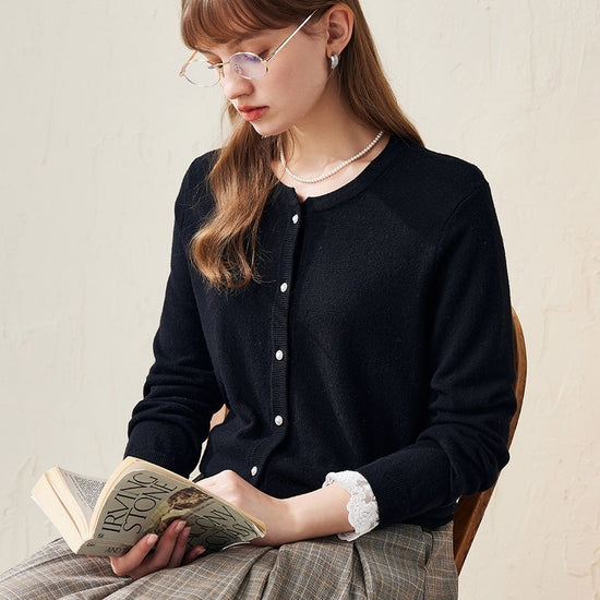 COMOBOCA 100% Wool Ribbed Extra Size Cardigan with Lace Cuffs