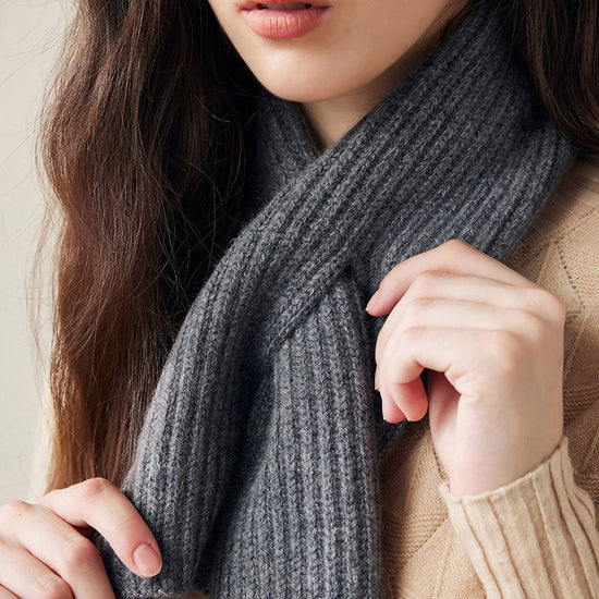 COMOBOCA Gray 100% Cashmere Luxurious Ribbed Scarf