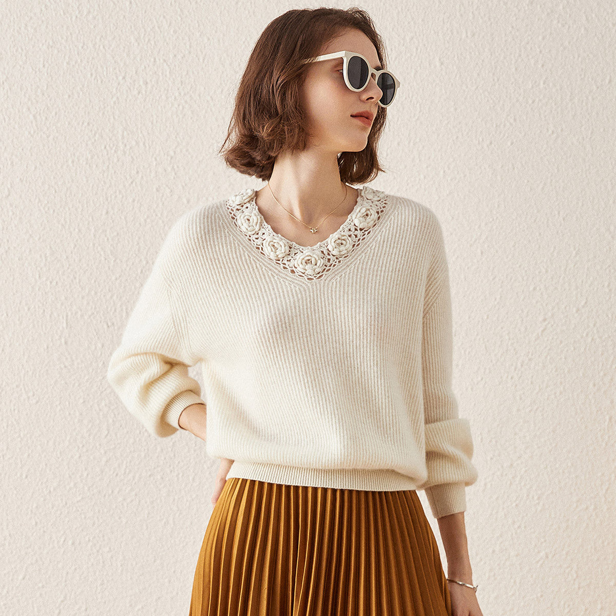 COMOBOCA BEIGE 100% cashmere V Neck Crochet Knit Sweater